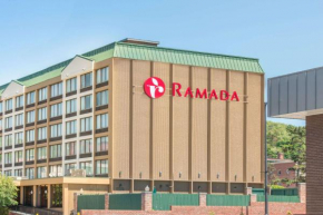 Отель Ramada by Wyndham Cumberland Downtown  Камберленд